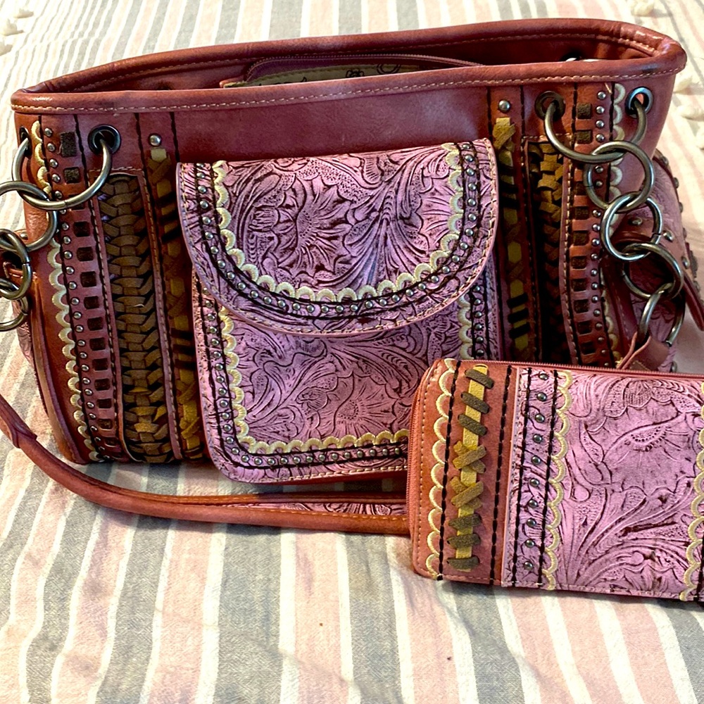 Montana West handbag and matching wallet excellent condition. NWT, smoke free